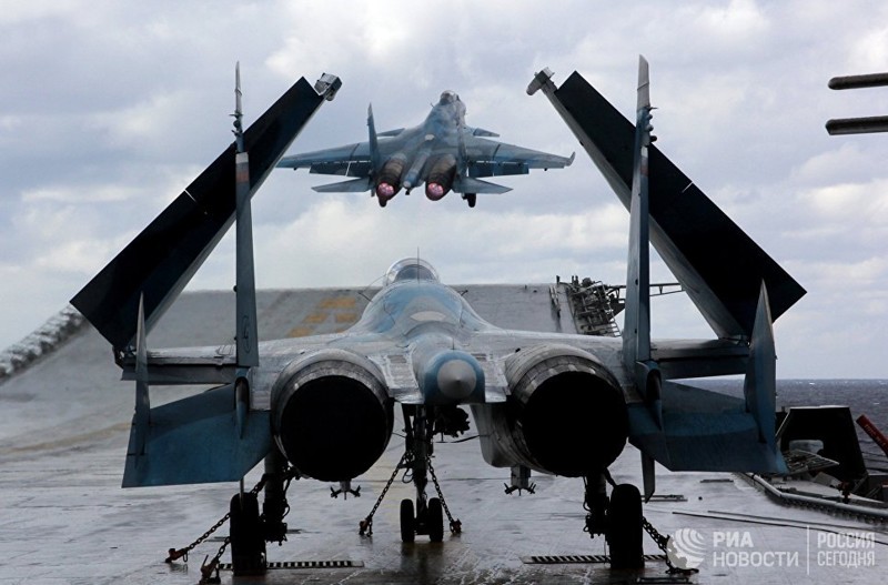 Названа причина крушений двух самолетов на "Адмирале Кузнецове"