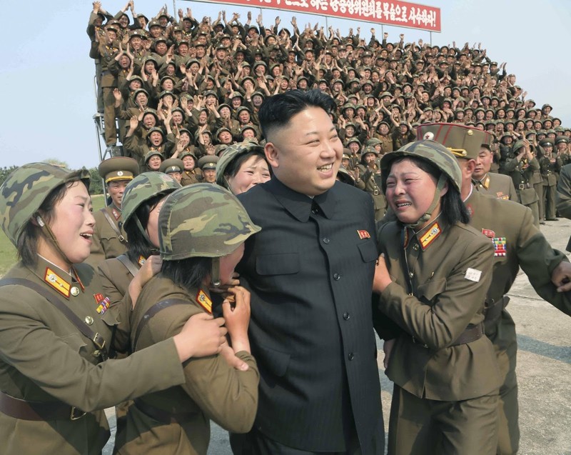 Женщины военные всегда рады встрече с Ким Чен Ын