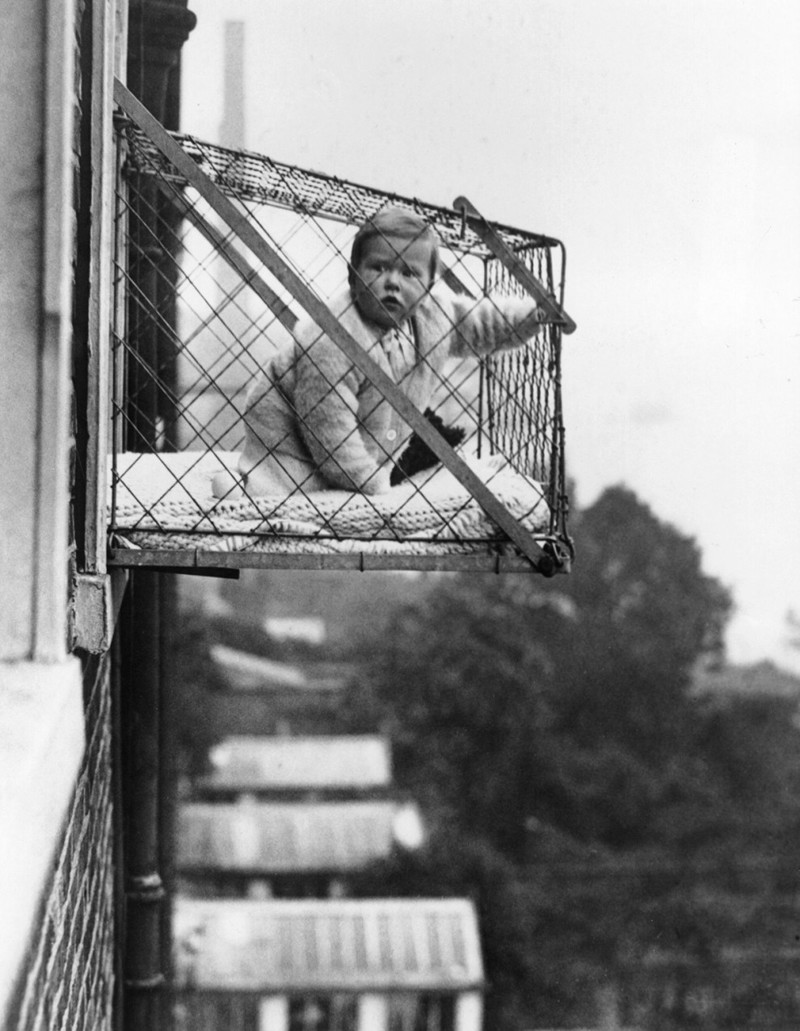 Клетка, чтобы ребенок дышал свежим воздухом, 1934 год