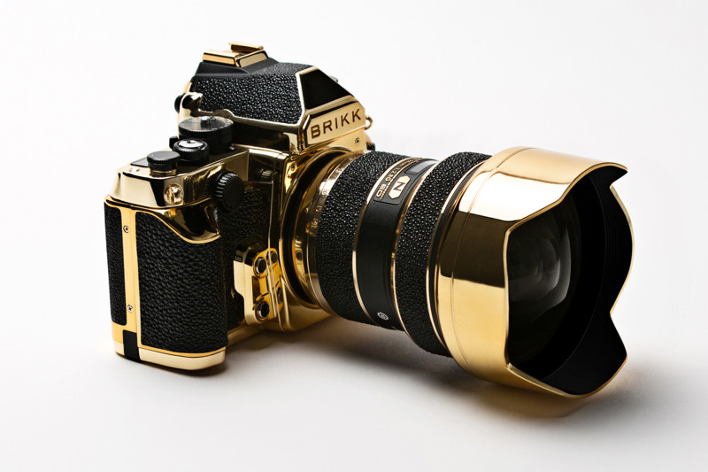 Но и сегодня Nikon Corporation не забывает о ценителях строгого дизайна, предлагая в Gold-исполнении свою псевдо ретрокамеру "Nikon Df". Изготавливается данный раритет в сотрудничестве с компанией "Brick".
