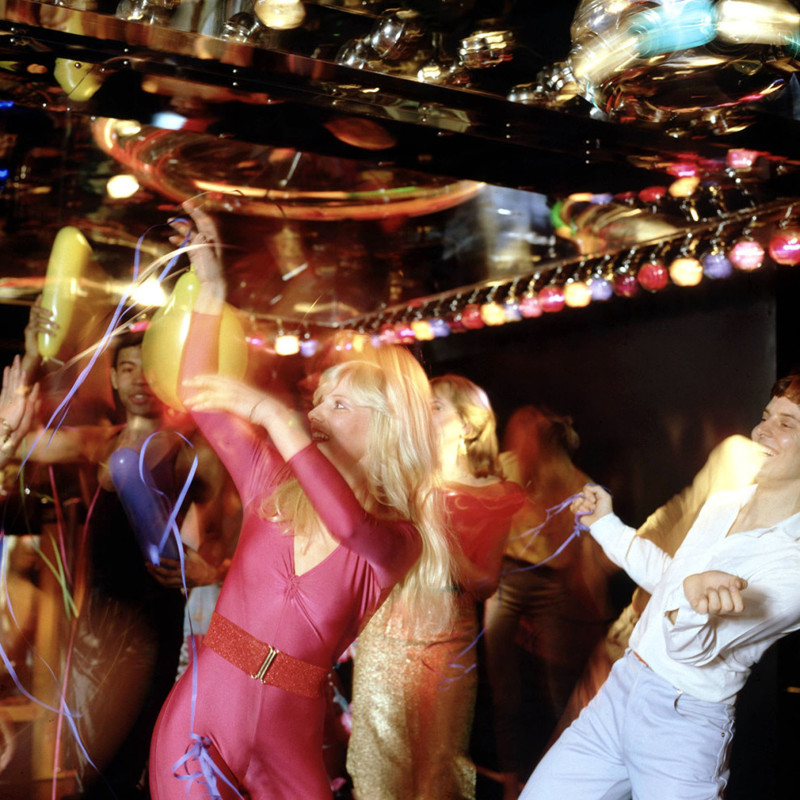 Синхронные танцы в одном из клубов, около 1977 года
