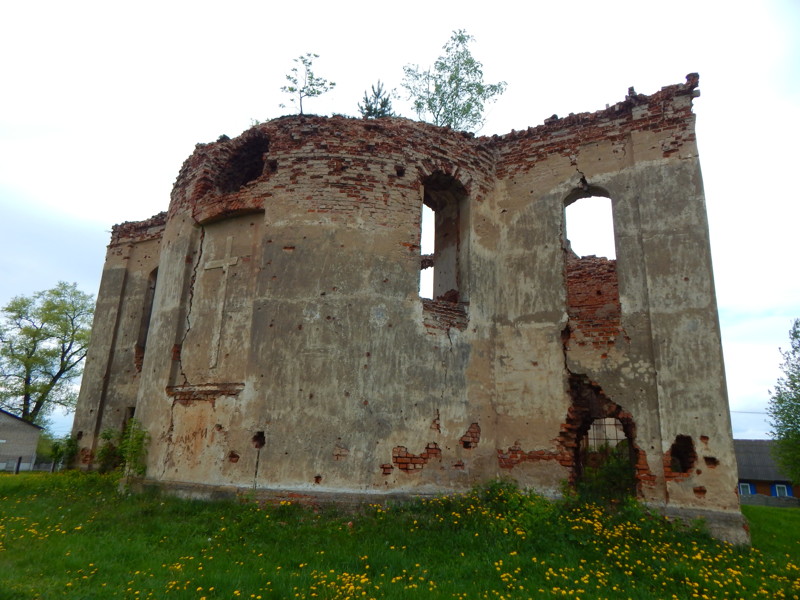 Руины костела в Зембине