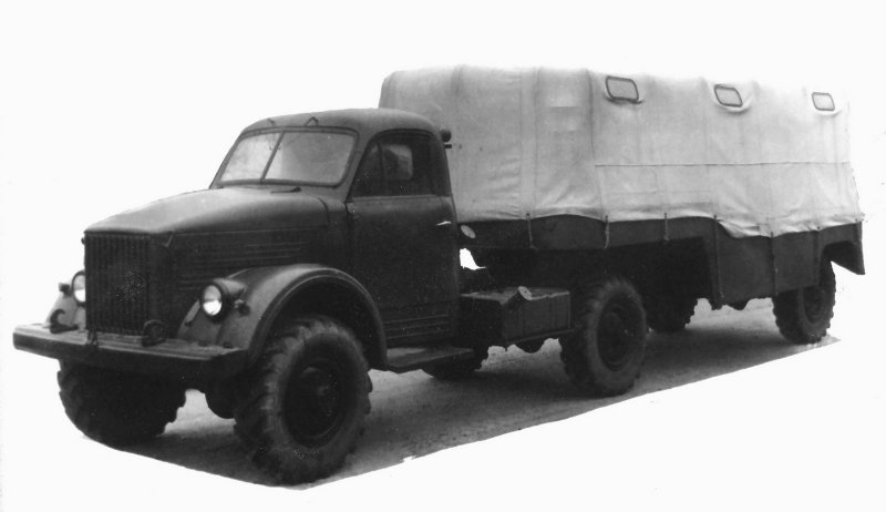 Седельный тягач ГАЗ-63Д с активным четырехтонным полуприцепом ГАЗ-745 (из архива НИИЦ АТ)