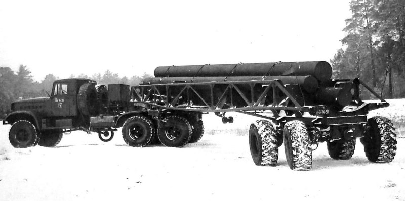 Полуприцеп со всеми управляемыми колесами с седельным тягачом на шасси ЯАЗ-214 (из архива НИИЦ АТ)