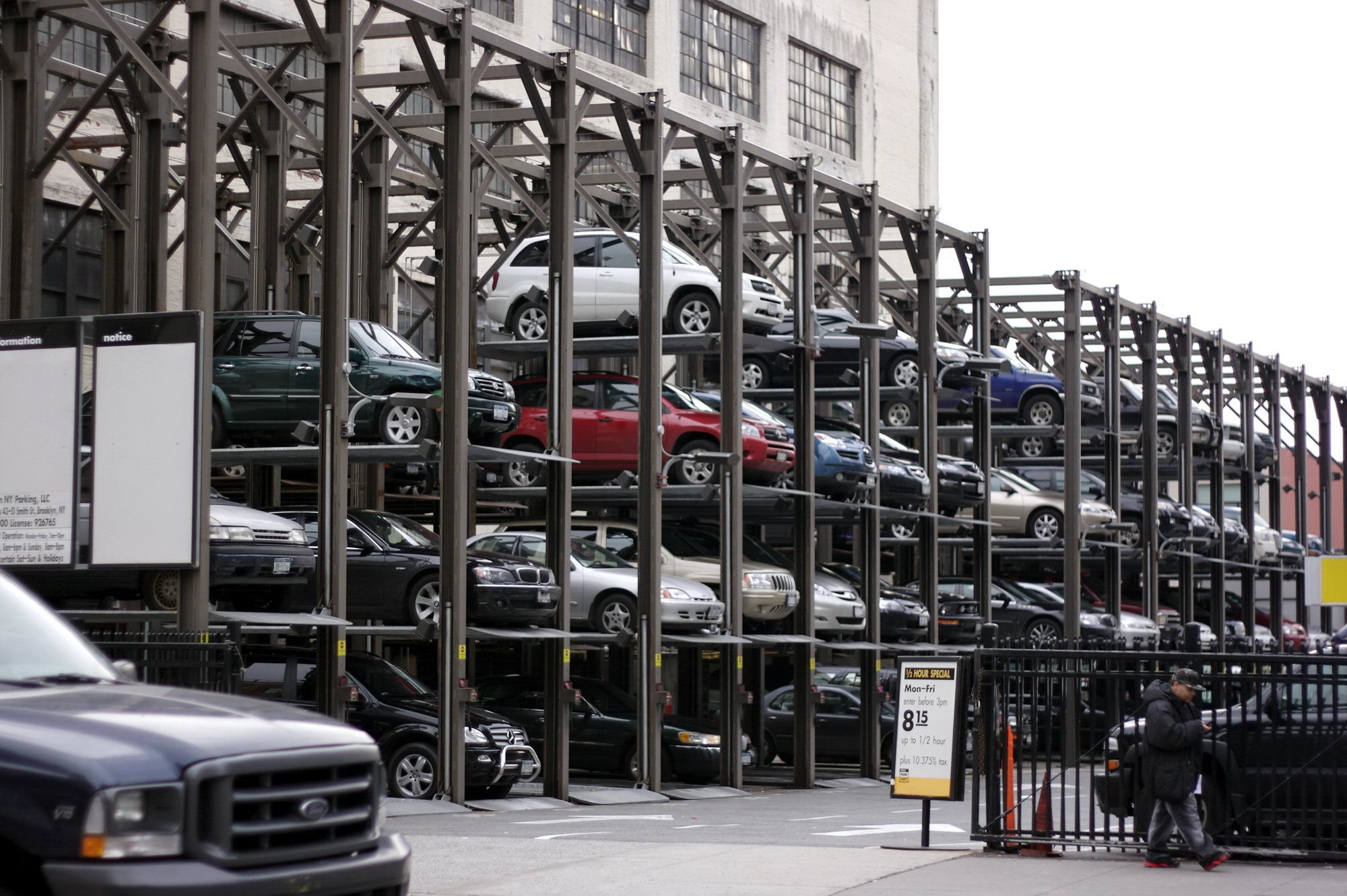 17 car parking. Многоярусные парковки для автомобилей. Многоярусная стоянка автомобилей. Многоуровневая парковка для машин. Многоярусная парковка.