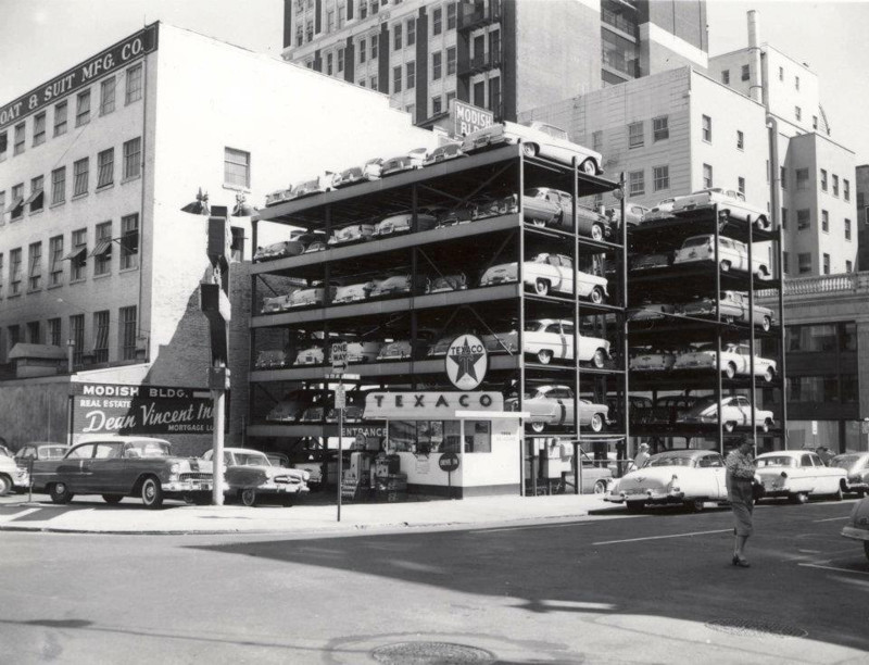 Если вам трудно найти место для парковки сегодня, то посмотрите, как нелегко это было в 1950-х