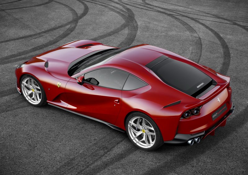 Ferrari 812 Superfast - важно слышать звук мотора