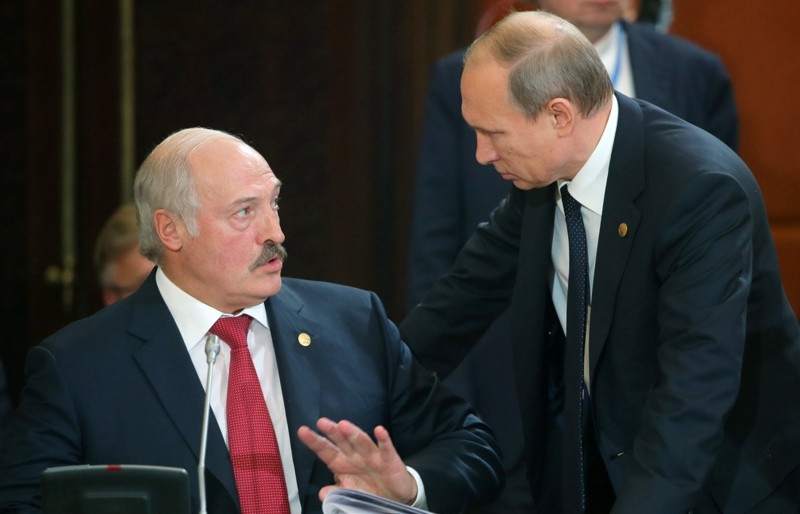 Москва бьет дуплетом по Порошенко и Лукашенко