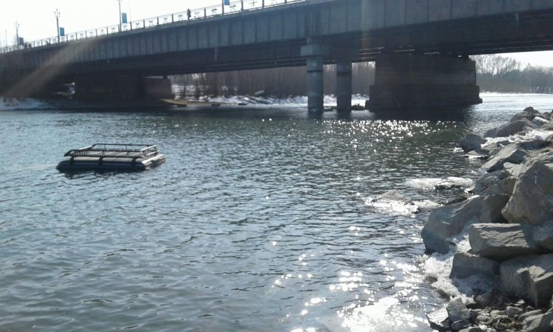 Авария дня. Внедорожник упал в реку в Казахстане