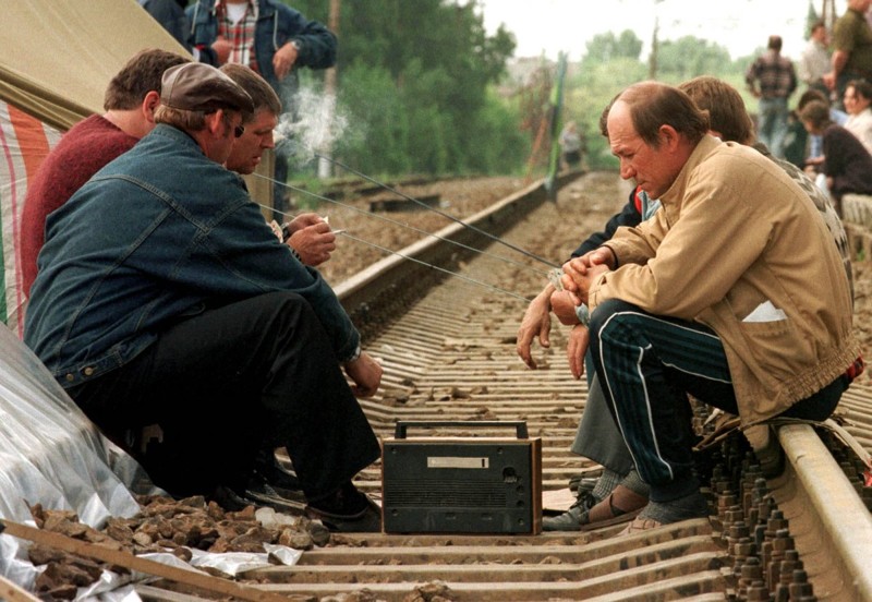 Забастовка шахтеров в городе Шахты, май 1998 года.