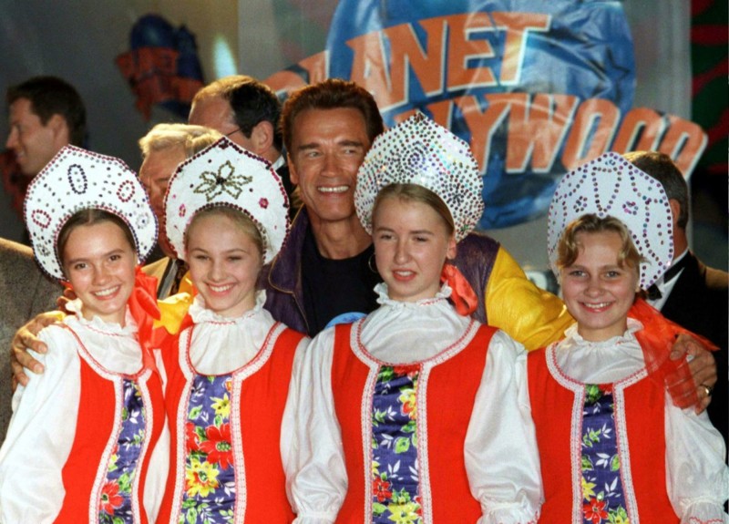 Арнольд Шварценеггер на открытии ресторана «Планета Голливуд» в Москве, сентябрь 1996 года.