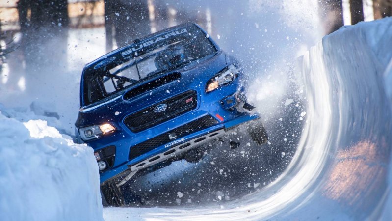 Посмотрите на очень жесткий спуск Subaru с бобслейной трассы