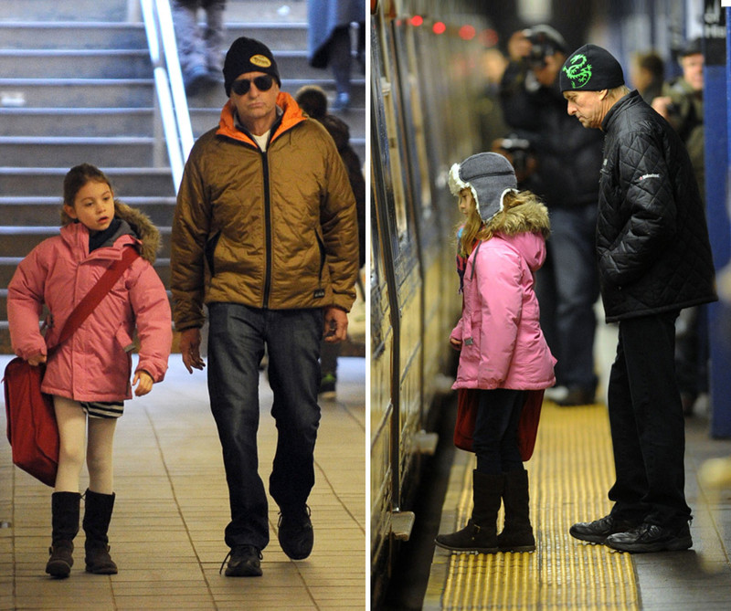Майкл Дуглас отвозит дочь в школу на метро