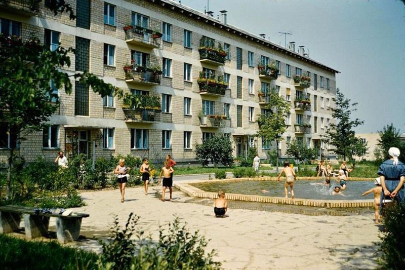 Новая "хрущовка" в Новых Черемушках, Москва, 60-е годы.