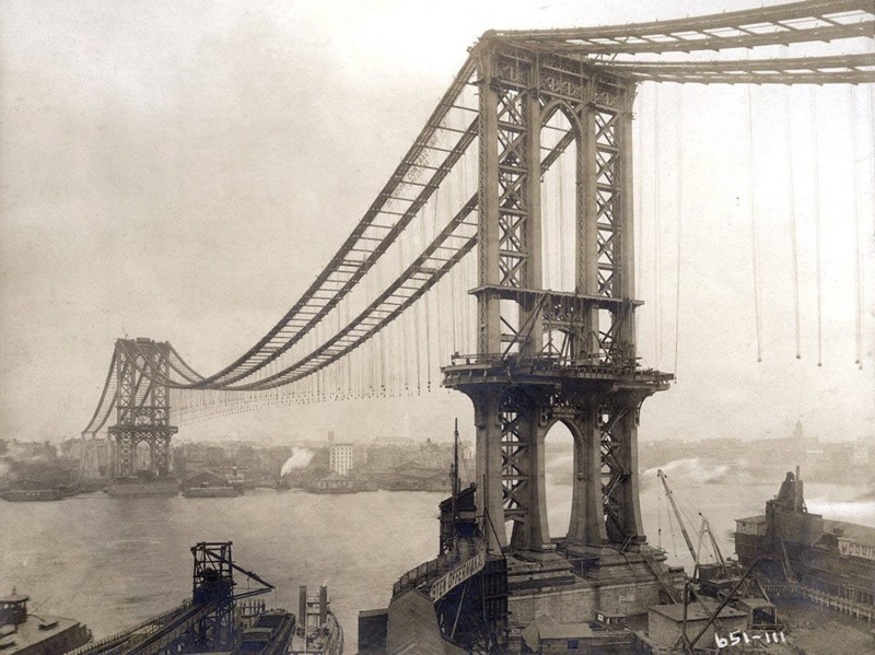 Манхэттенский мост в процессе строительства, Нью-Йорк, США, 1909 год.