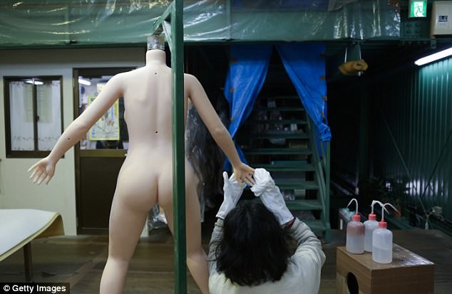 Фабрика любви: фотоотчет о работе старейшего в Японии производителя секс-кукол