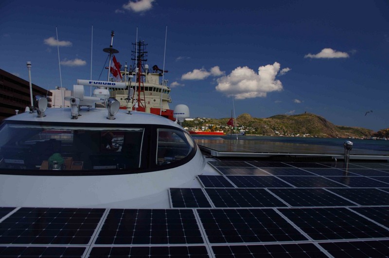Самое большое в мире судно на солнечных батареях