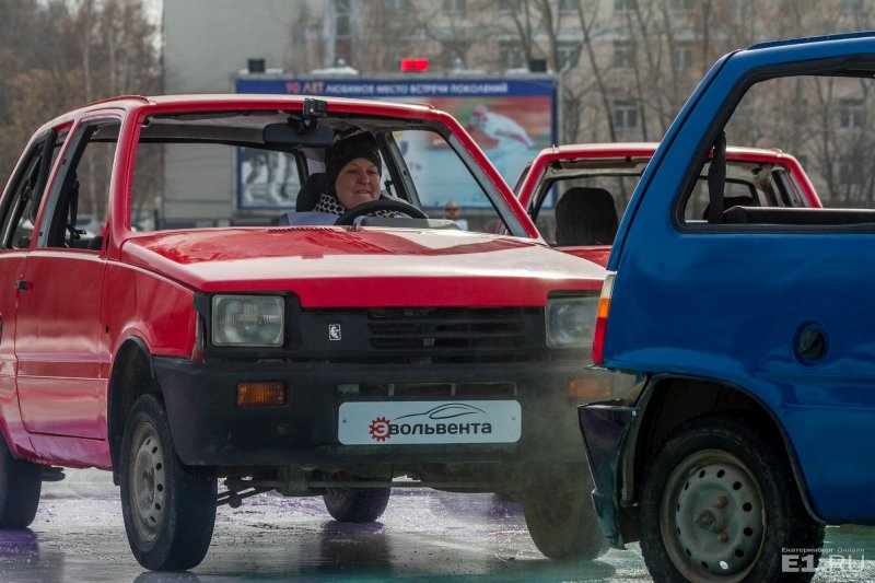 Первыев мире соревнования по автокёрлингу в Екатеринбурге