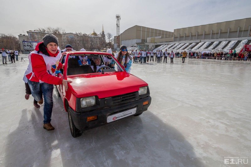Первыев мире соревнования по автокёрлингу в Екатеринбурге