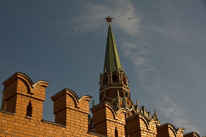 Почему зубцы кремлевской стены имеют форму буквы М