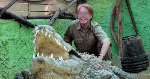 голую девушку съел крокодил