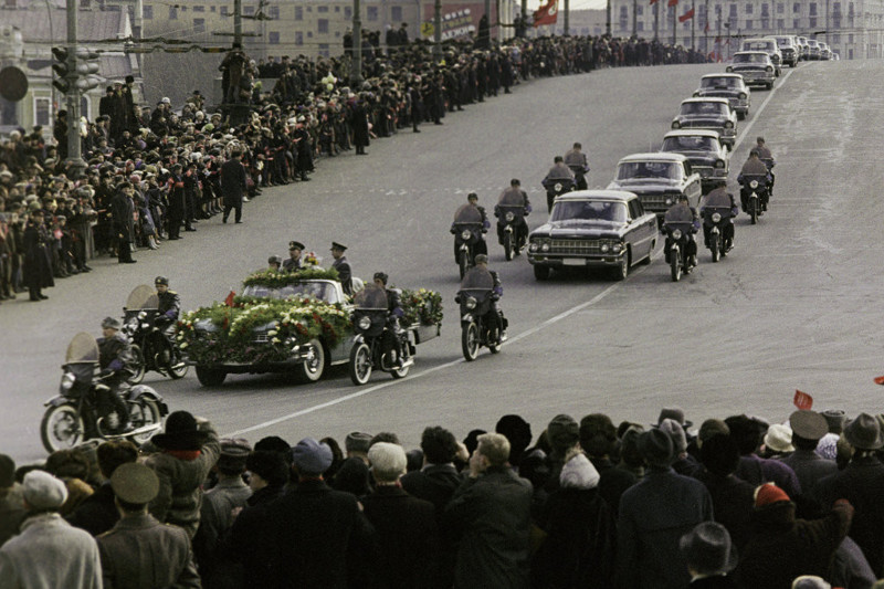 Торжественная встреча экипажа корабля Восход-2 летчиков-космонавтов Алексея Леонова и Павла Беляева. Москва, 23 марта 1965 года.
