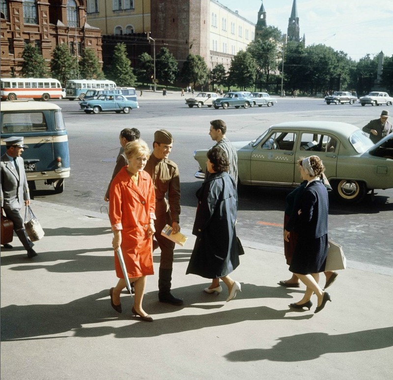 Московская Манежка 1965-го была большим асфальтовым полем.