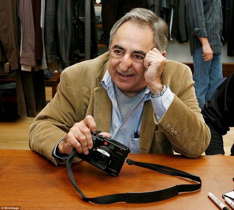Джим Маршалл умер в 2010 году. Он был первым фотографом, награжденным специальной премией попечительского совета "Грэмми"