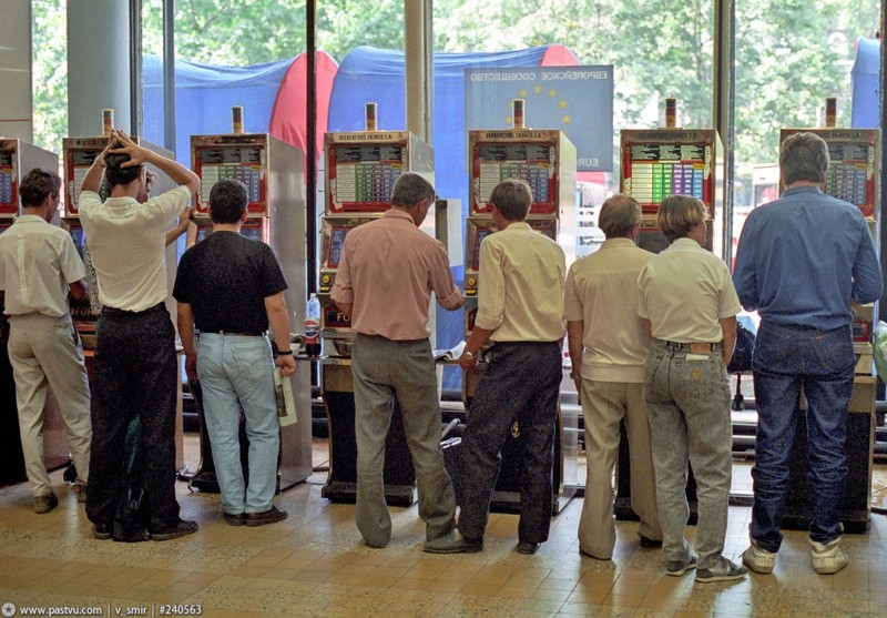  Игровые автоматы в Новоарбатском гастрономе, 1992 год, Москва 