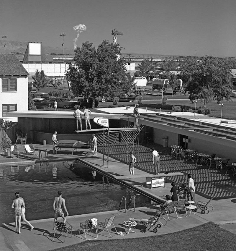 Ядерный взрыв. Вид из Лас-Вегаса, 1960-е годы, США  