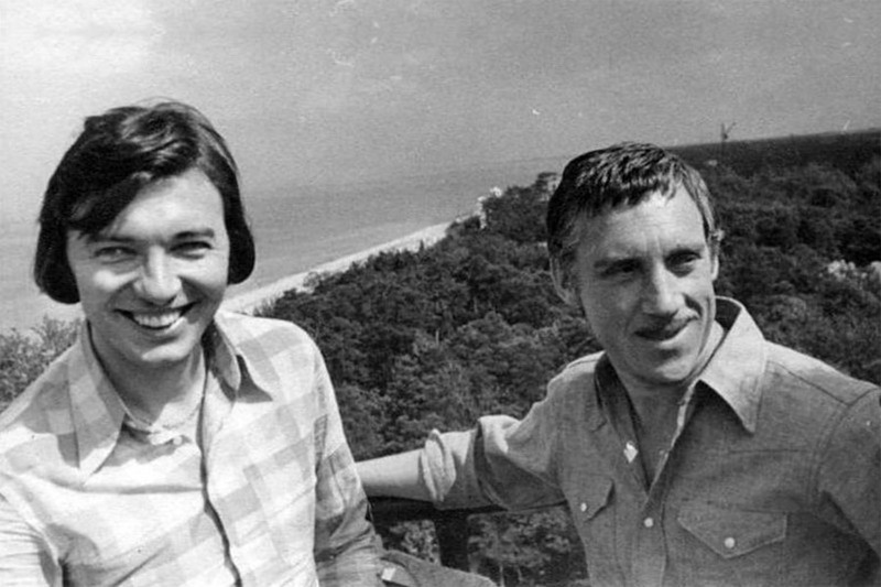 Карел Готт и Владимир Высоцкий в г. Дубулты (Латвия) Фото О. Мартинсона, 6 августа 1972 года. (из архива Сергея Демина)  