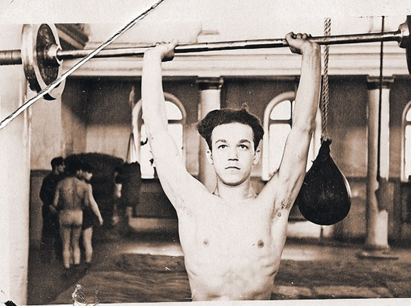 Чемпион Днепропетровска и области по боксу среди юношей Иосиф Кобзон. 1954 год. Фото из личного архива Иосифа Кобзона  