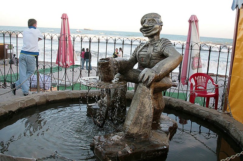 Памятник моряку Папайю