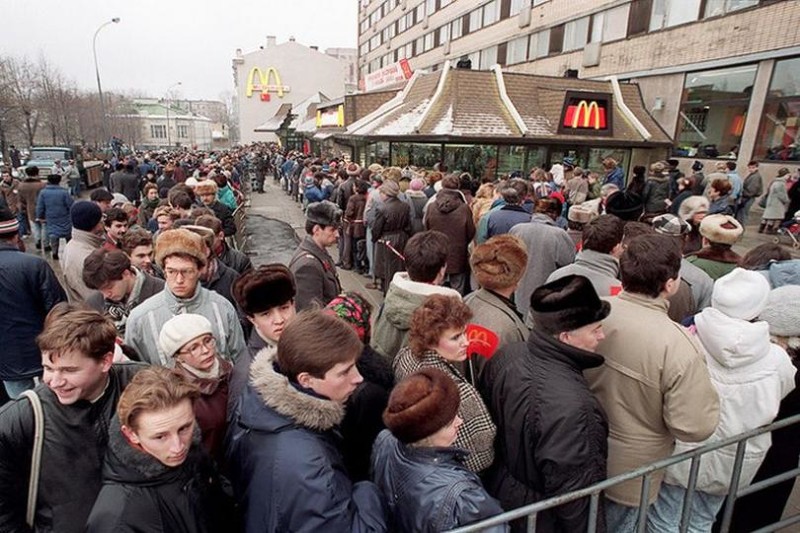 10 диких, скандальных и шокирующих явлений из "лихих 90-х"