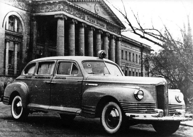 Фото 1950-х г. ЗиС-110А у 1-й Градской