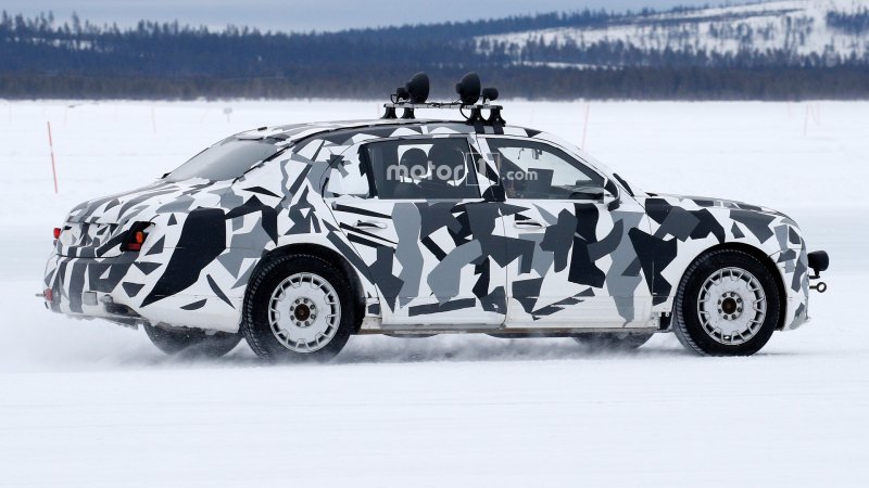 Лимузин из проекта "Кортеж" на испытаниях в Швеции