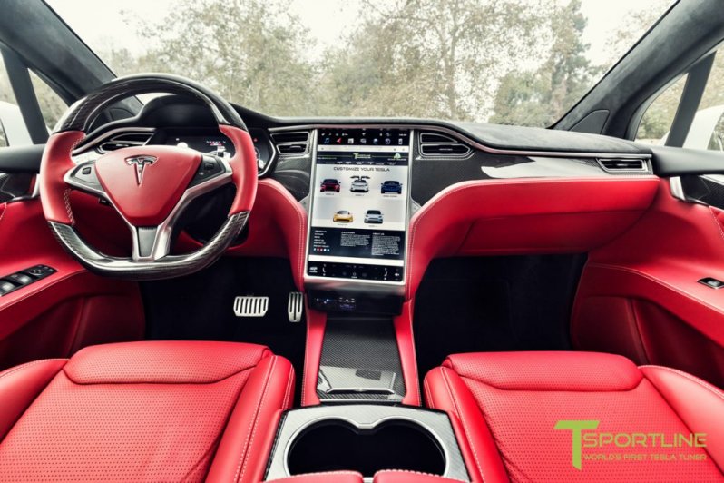 Tesla Model X с красным салоном Bentley Red