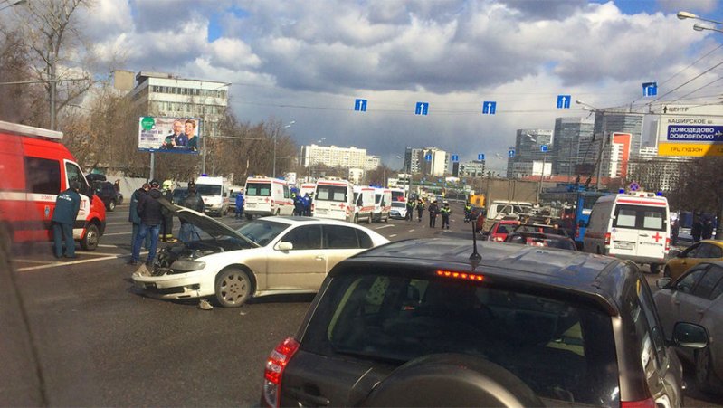 Авария дня. В Москве семь детей пострадали после ДТП