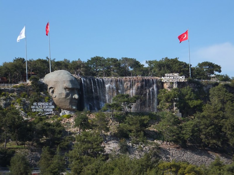 Голова основателя Турецкой републики Мустафы Кемаля Ататюрка в Анталии, Турция.