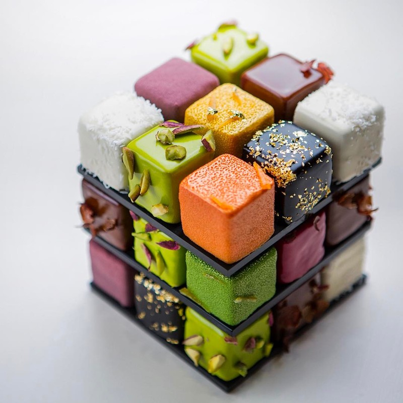 Потрясающие тортики в виде кубика Рубика, изготовленные одним из лучших кондитеров в Европе