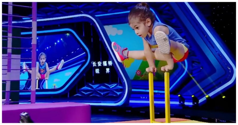 Трехлетний малыш поразил своими акробатическими навыками членов жюри китайского шоу талантов