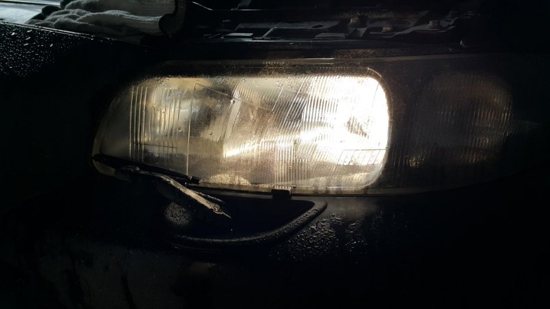 3. Volvo XC70, рефлекторная фара (рефлектор на стекле), до установки Led ламп, стоят лампы Philips Rally, машина заведена. 