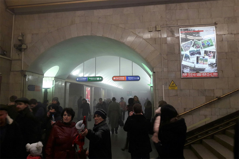 В метро Санкт-Петербурга произошел взрыв