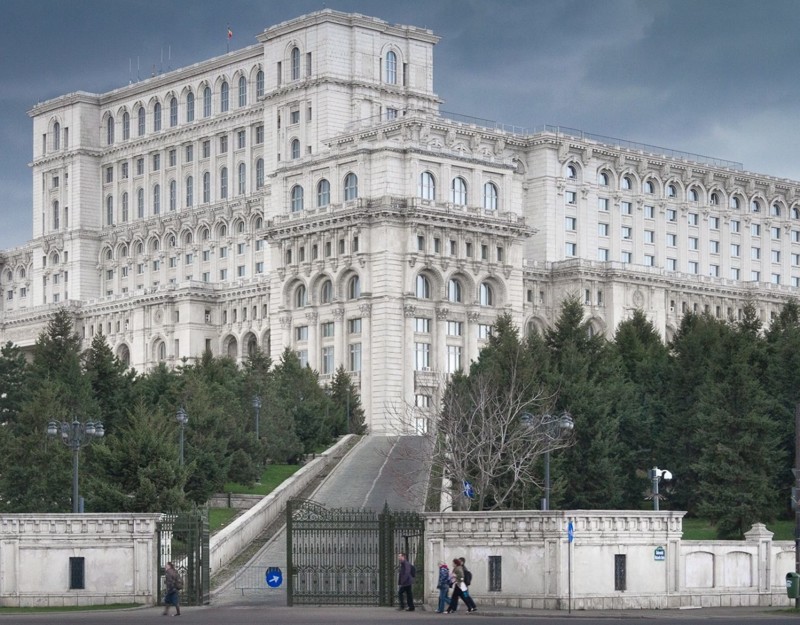 Дворец диктатора Чаушеску - гигант в Бухаресте