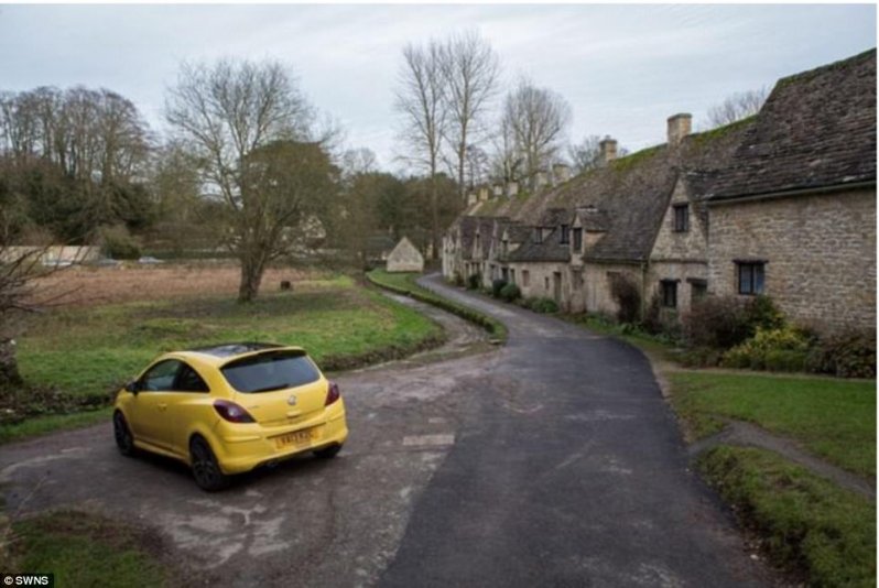 Сотни жёлтых авто приехали в деревню чтобы поддержать пенсионера