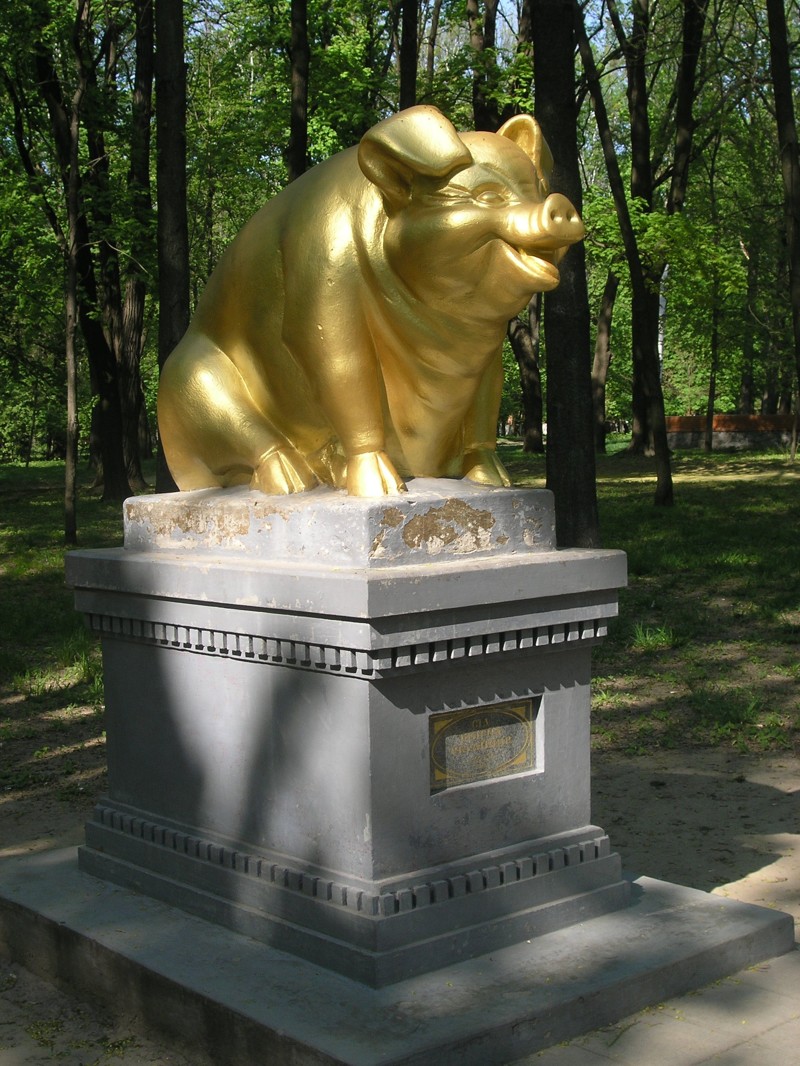 Памятник свинье, Ромны, Сумская область, Украина