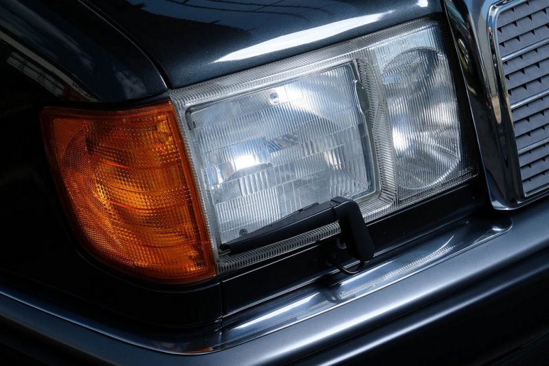 В США пустят с молотка культовый Mercedes 500E W124