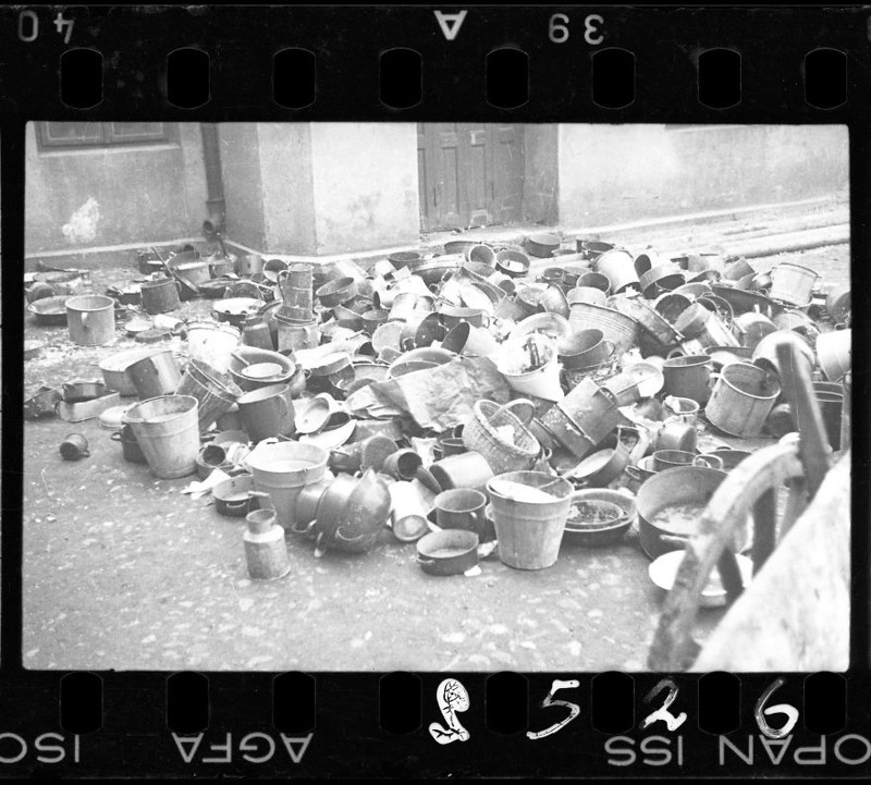 1944. Посуда, оставшаяся от жителей гетто, отправленных в концлагерь