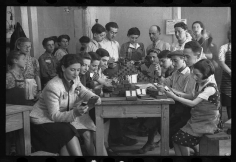 1940 - 1944. Молодежь учат работать