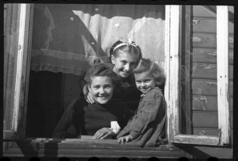 1940 - 1944. Дети в окне